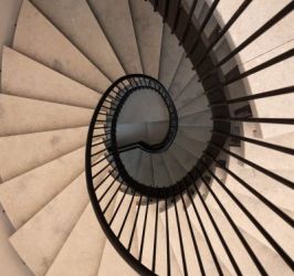 1.Carsten Höller, Venice Inclined Oval Staircase, 2024, installation view, ph. Massimo Pistore, courtesy Berggruen Arts & Culture-